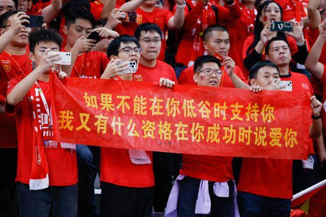 足坛动向速递：皇马与佛罗伦萨交锋平局，阿森纳大胜赫罗纳